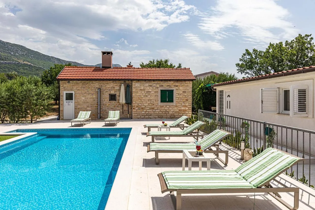 Home Away From Home With Outdoor Pool, Botanical Garden And A Beautiful Sea View Kastela Holiday home