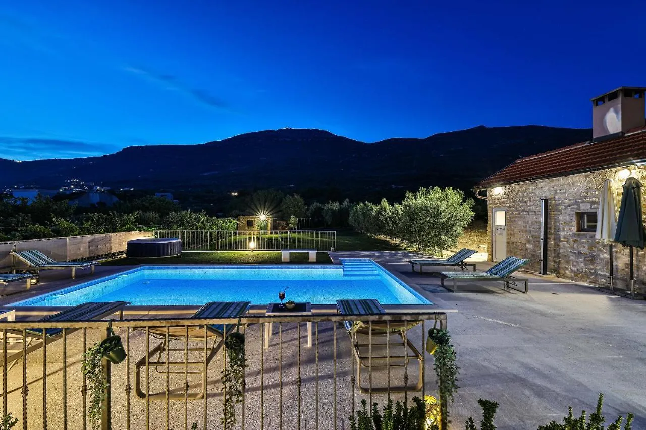 Holiday home Home Away From Home With Outdoor Pool, Botanical Garden And A Beautiful Sea View Kastela