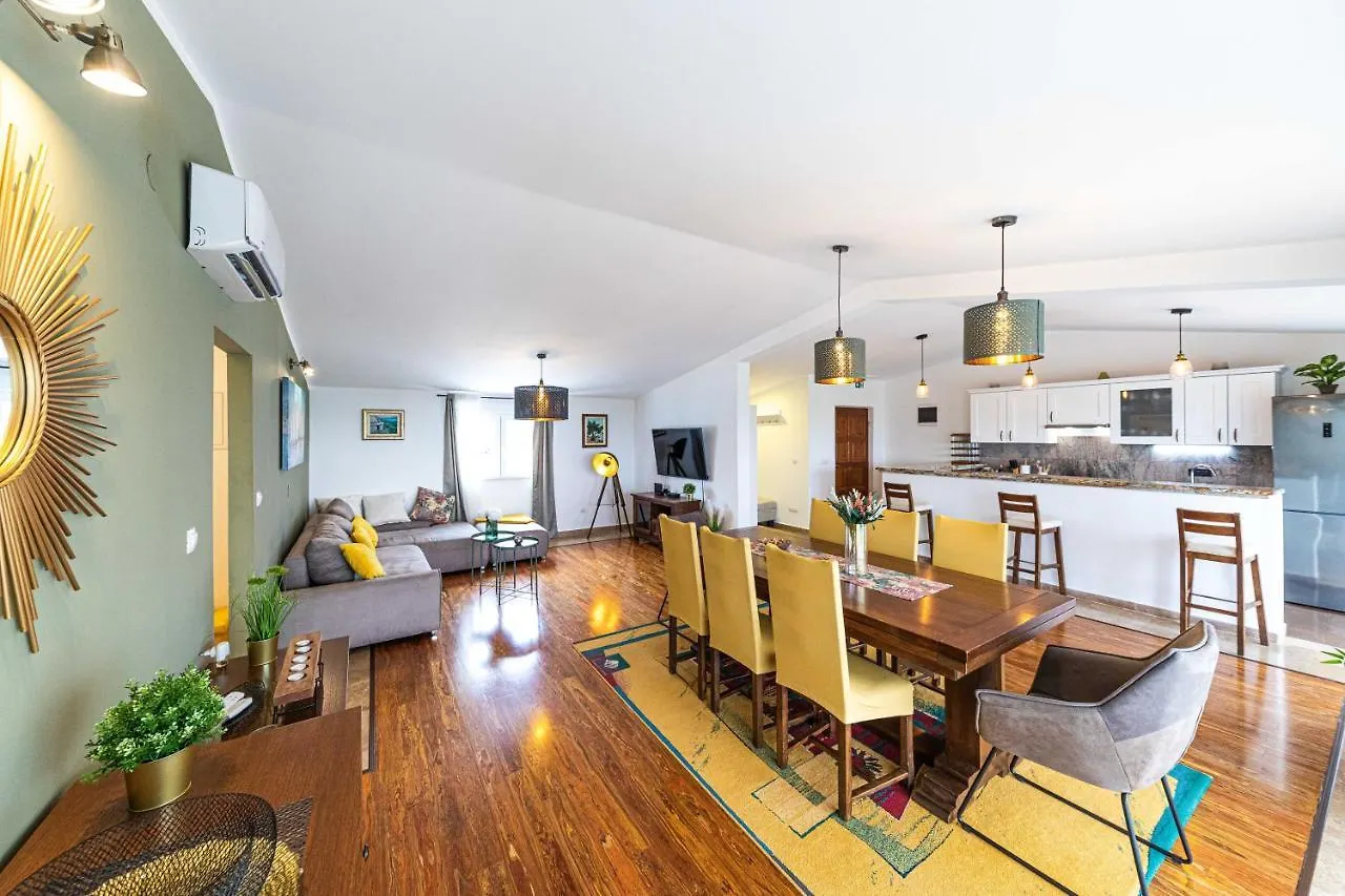 Home Away From Home With Outdoor Pool, Botanical Garden And A Beautiful Sea View Kastela