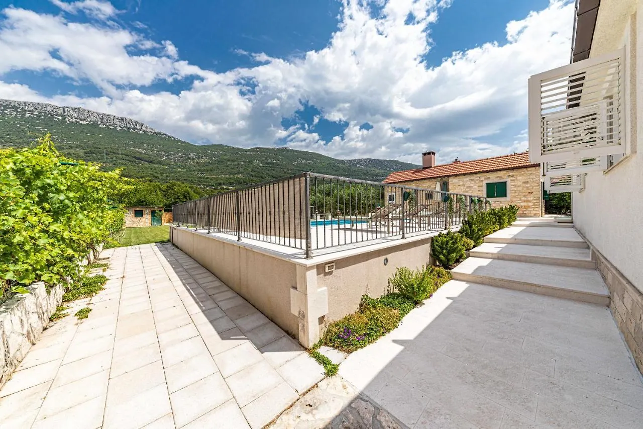 Home Away From Home With Outdoor Pool, Botanical Garden And A Beautiful Sea View Kastela Croatia