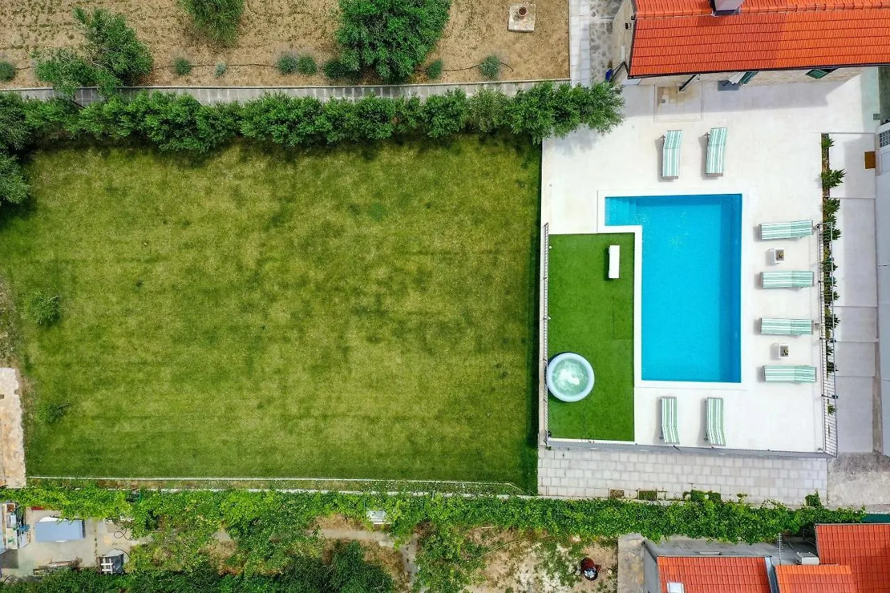 Home Away From Home With Outdoor Pool, Botanical Garden And A Beautiful Sea View Kastela