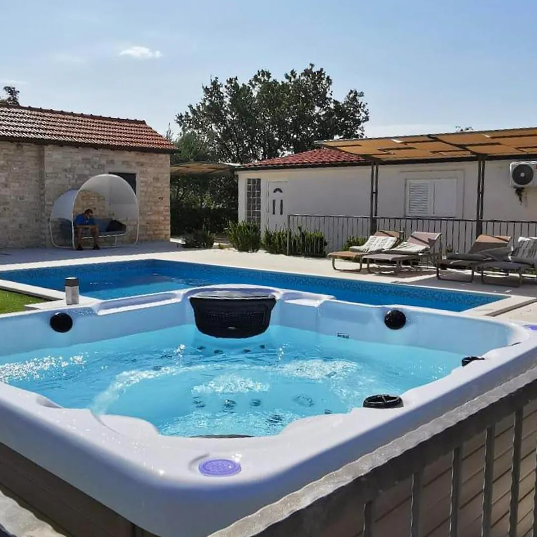 Home Away From Home With Outdoor Pool, Botanical Garden And A Beautiful Sea View Kastela