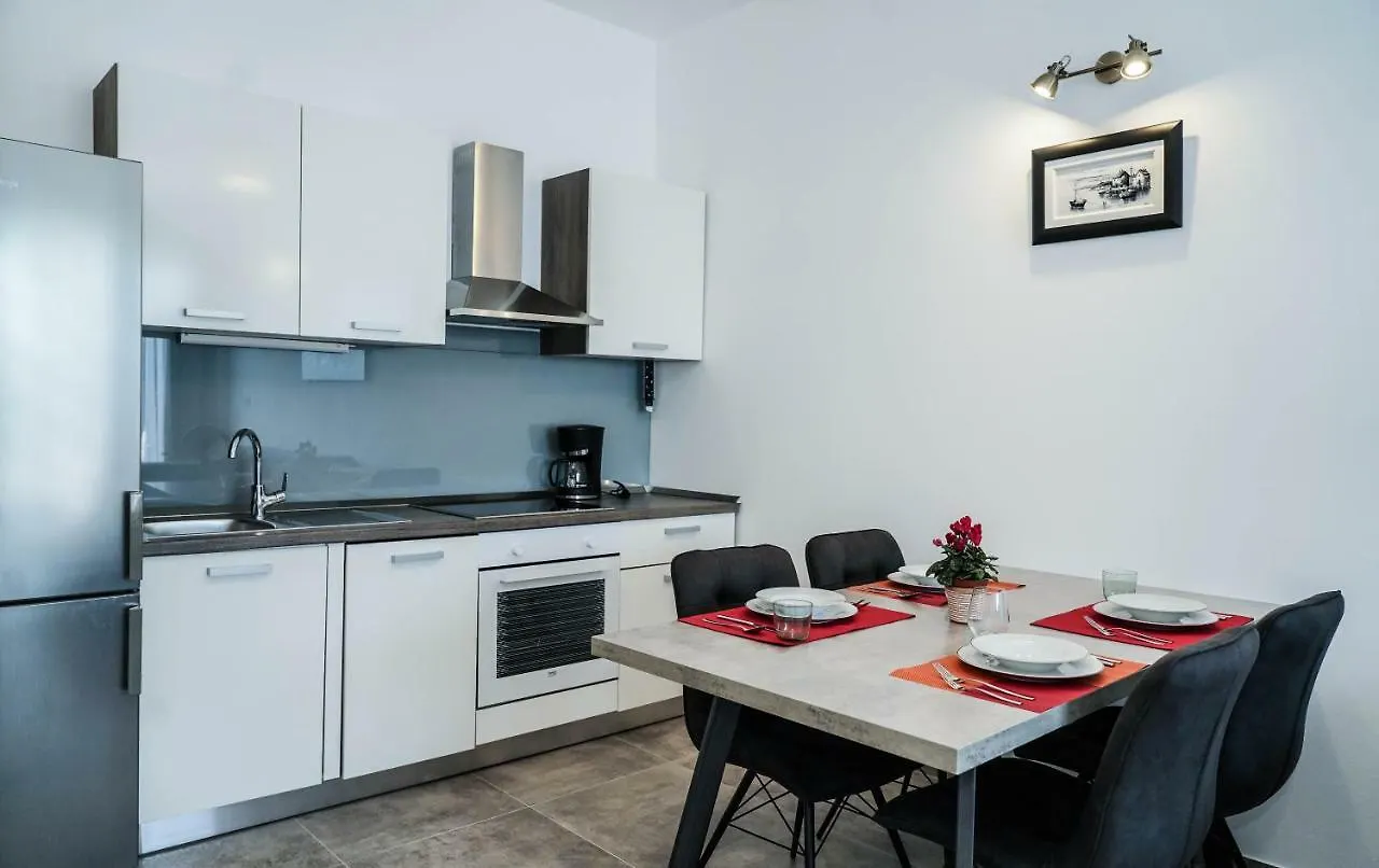Home Away From Home With Outdoor Pool, Botanical Garden And A Beautiful Sea View Kastela