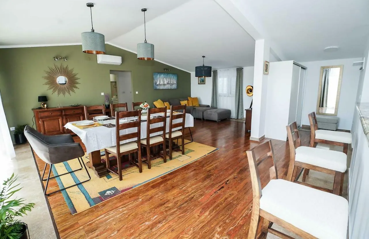 Home Away From Home With Outdoor Pool, Botanical Garden And A Beautiful Sea View Kastela
