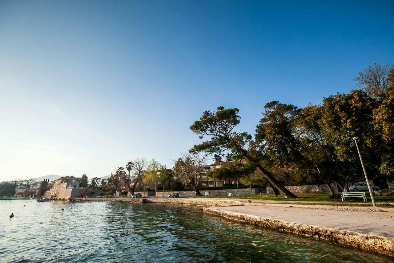 Home Away From Home With Outdoor Pool, Botanical Garden And A Beautiful Sea View Kastela